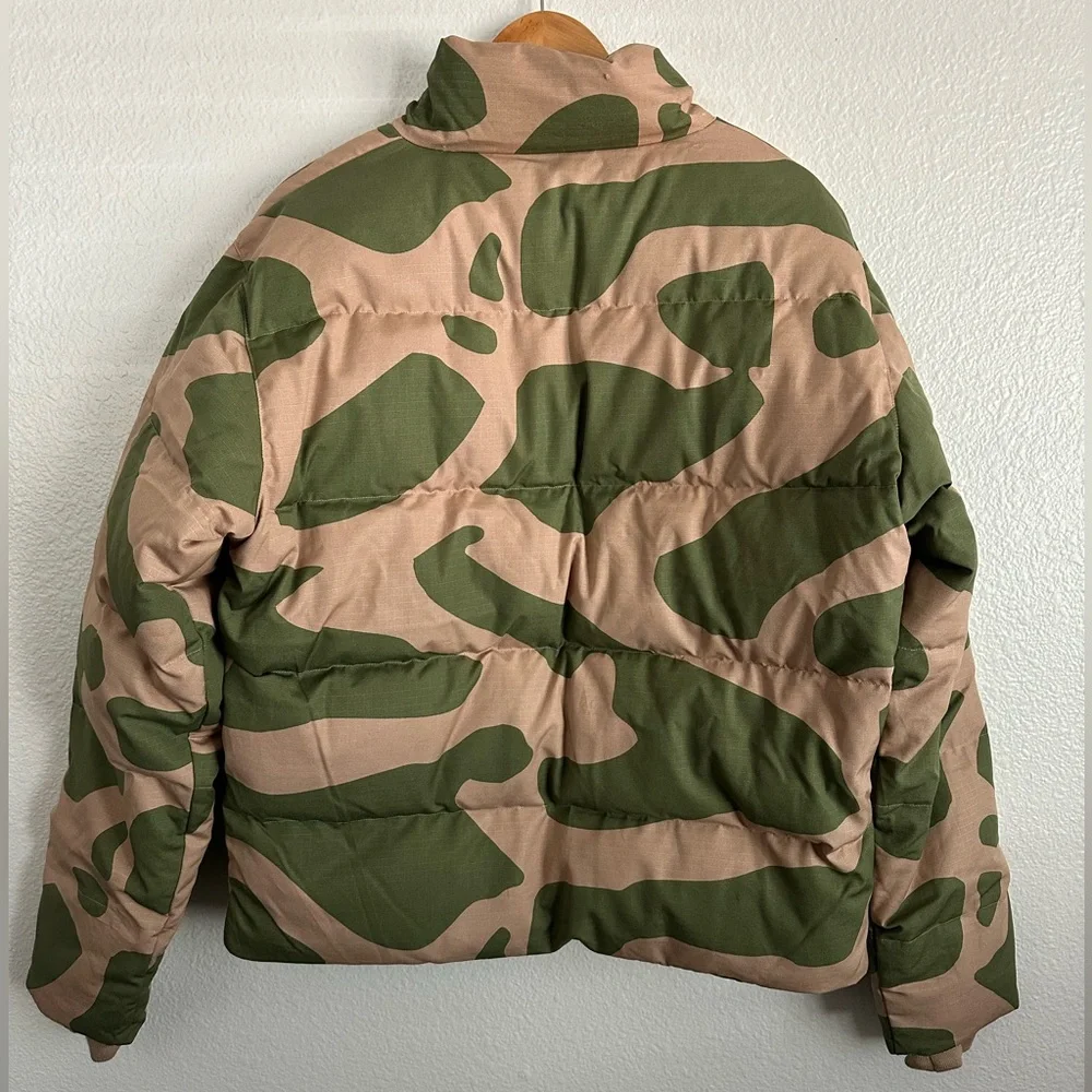 Nike Air Jordan Flight Camo Heritage Down Puffer Jacket FB6988-200 Size Medium